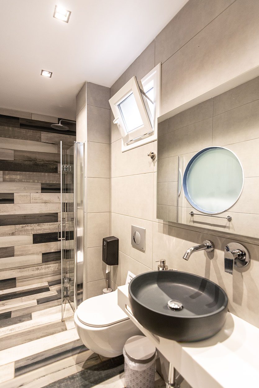 Standard Suite Bathroom